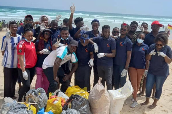 Journée de ” CLEAN DAY ” de l’Amicale des étudiants de l’ISQT ce samedi 19 juin 2021 à la plage de BCEAO.